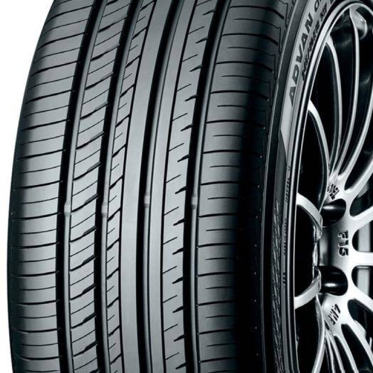 Yokohama 215/55R17 ADVAN dB V552